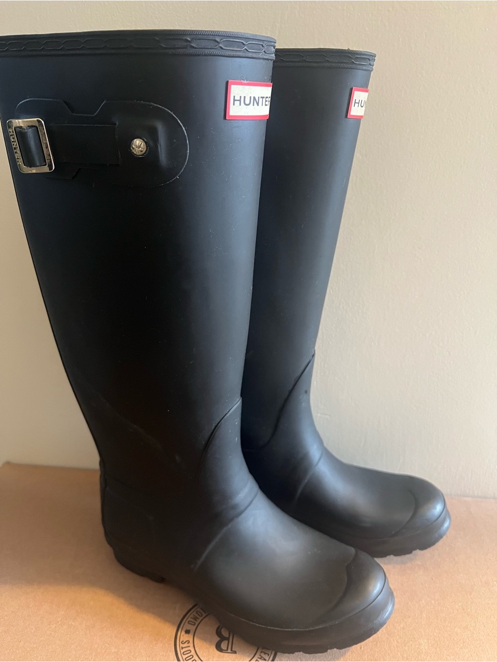 Wider calf ! Hunter Matte Black Knee-High Rubber Boots with Buckle